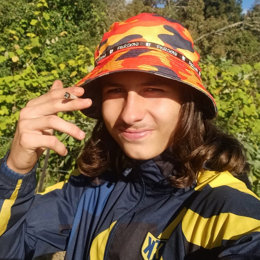 Perfil de Ayhan